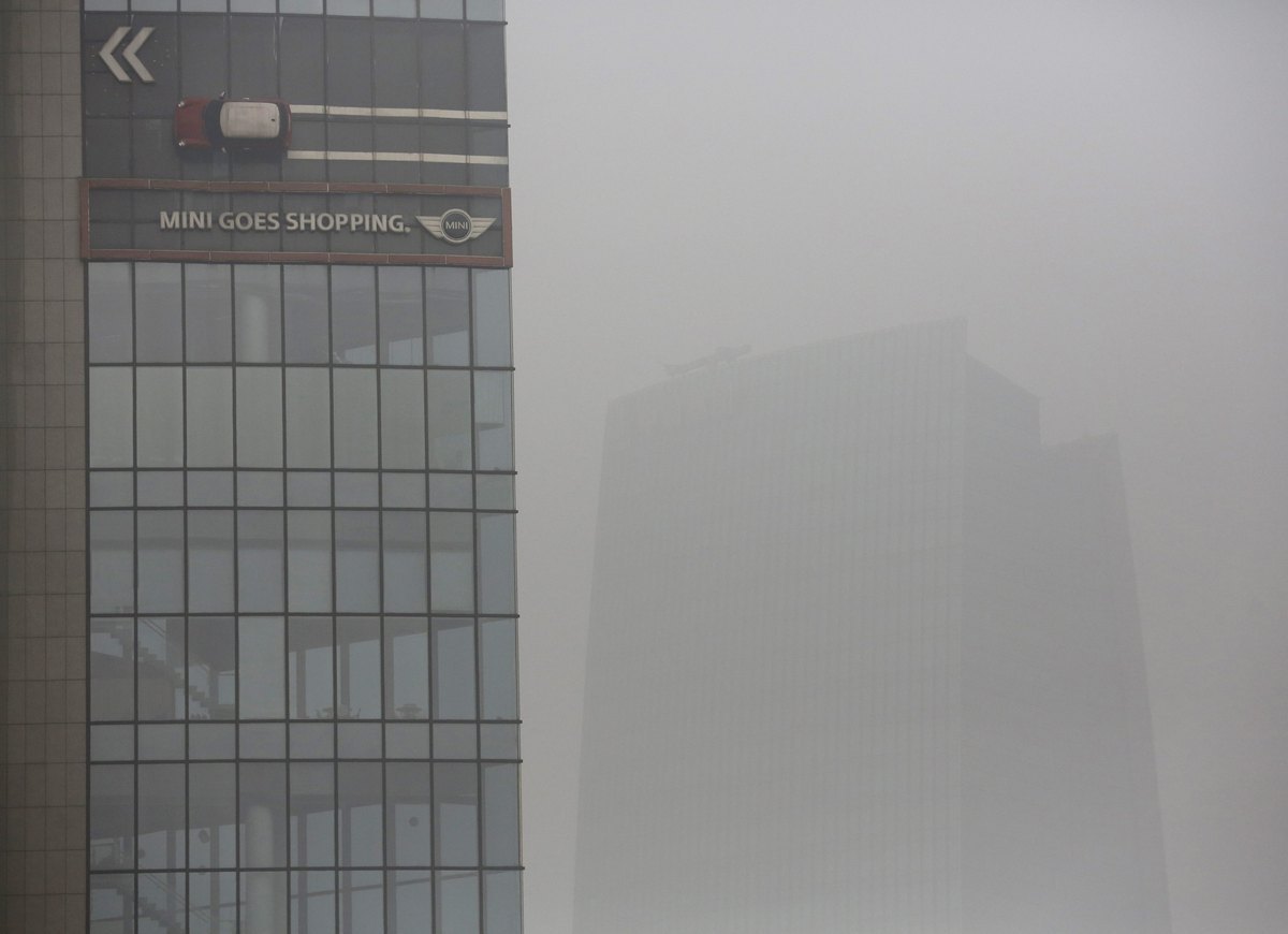 Αιθαλομίχλη “πνίγει” το Πεκίνο – Φωτογραφίες