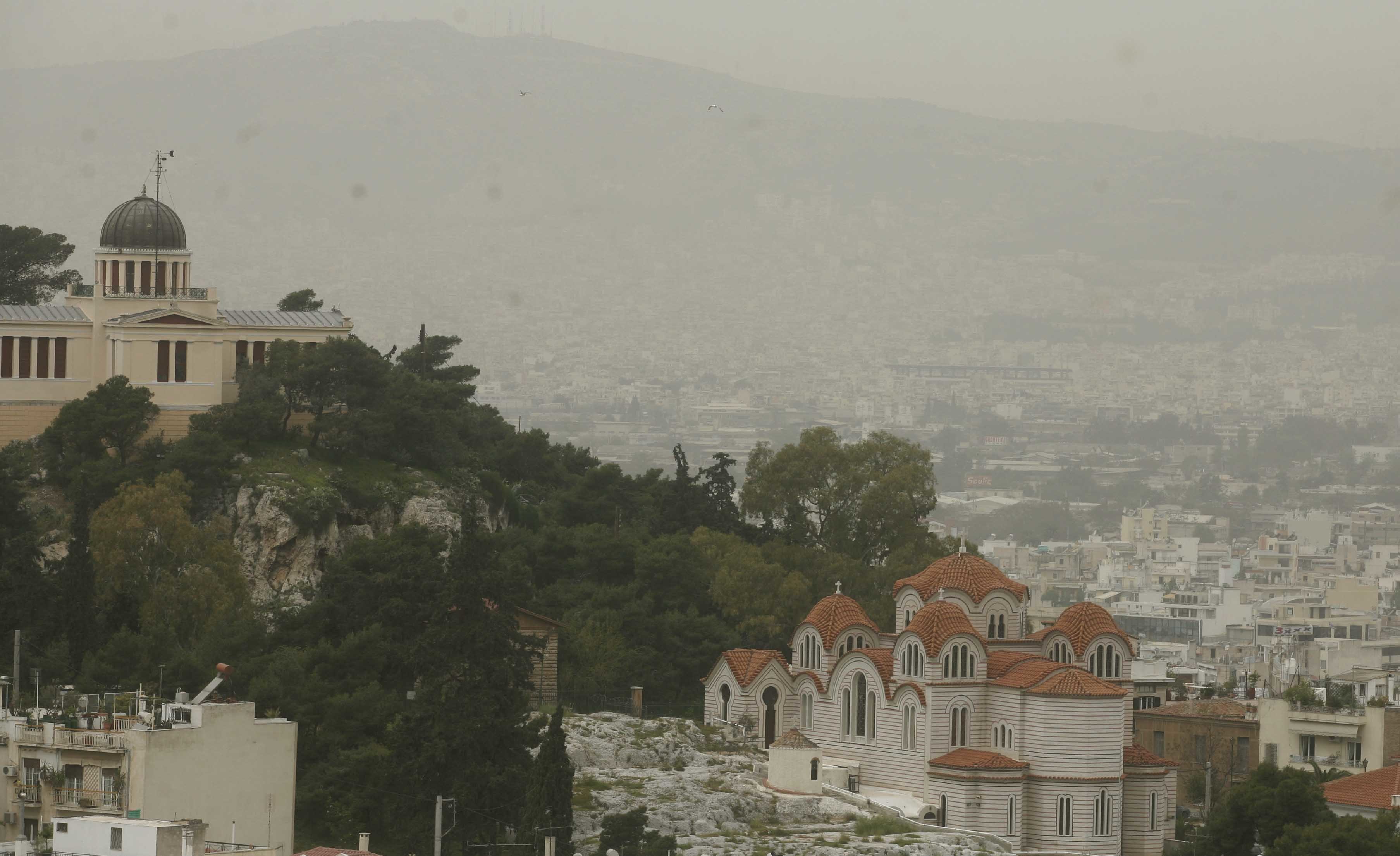Ισχυροί νοτιάδες και ζέστη την Παρασκευή – Τι καιρό θα κάνει το σαββατοκύριακο