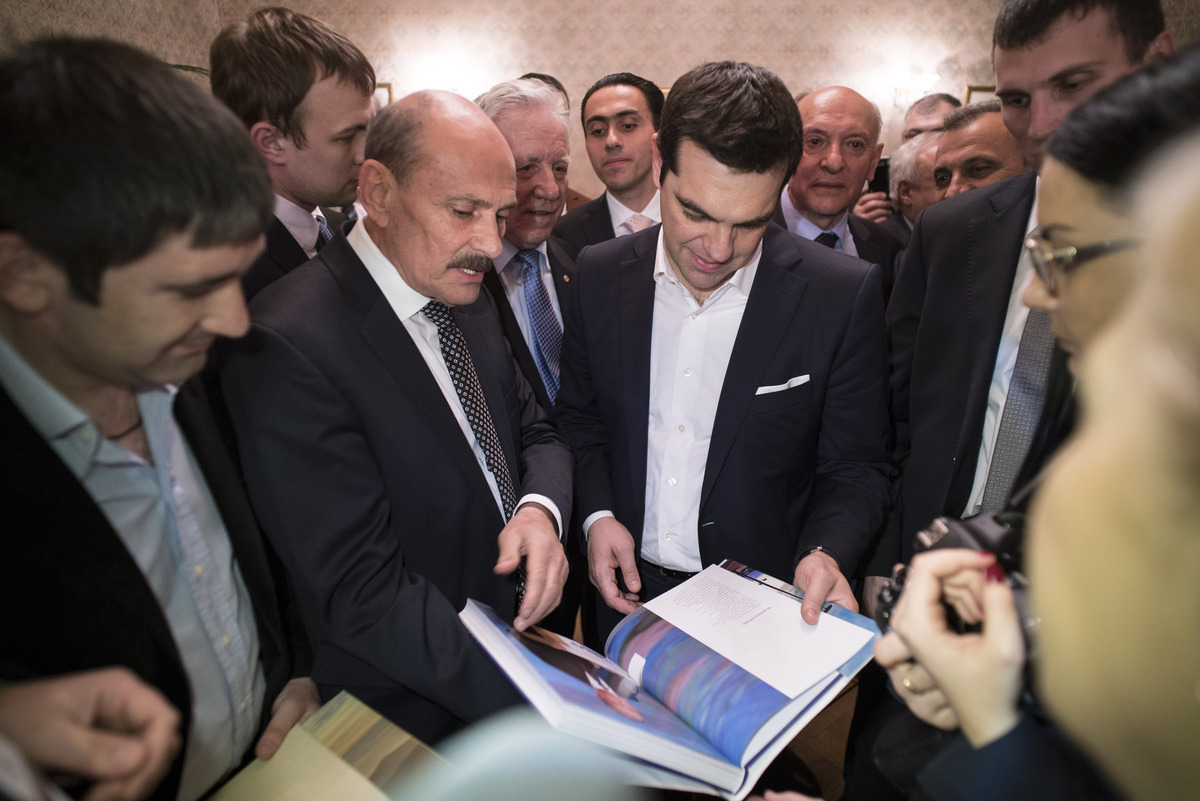 Ο Αλέξης Τσίπρας με ομογενείς στη Ρωσία – ΦΩΤΟ