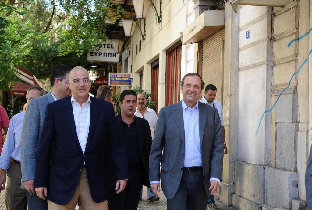 Αιφνιδιαστική βόλτα Σαμαρά στην Ομόνοια – ΔΕΙΤΕ ΦΩΤΟ