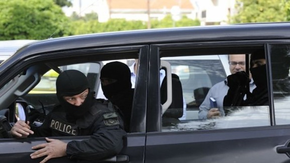 Λύγισε από τις φωνές του γιου του και πέταξε τα όπλα ο Ονουφρίου – Πώς έγινε η δραματική σύλληψη