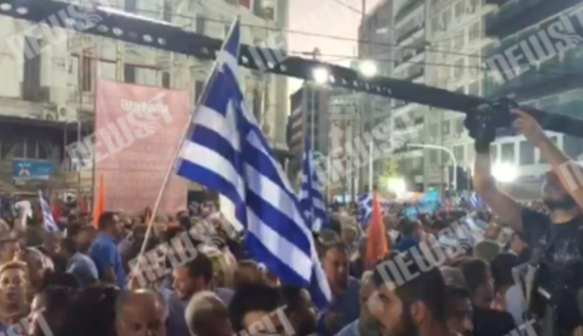 Οπαδοί ΝΔ στην Ομόνοια