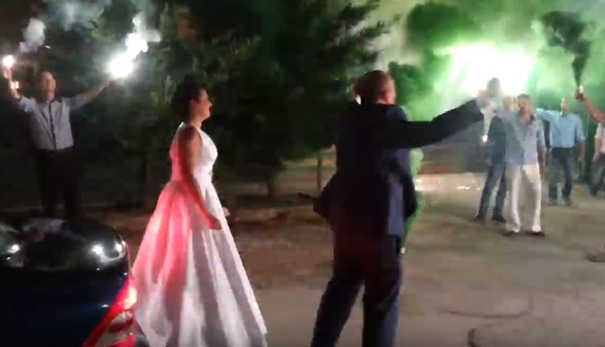 Τρελός οπαδός Παναθηναϊκού! Έκανε τον γάμο του… γήπεδο! (VIDEO)