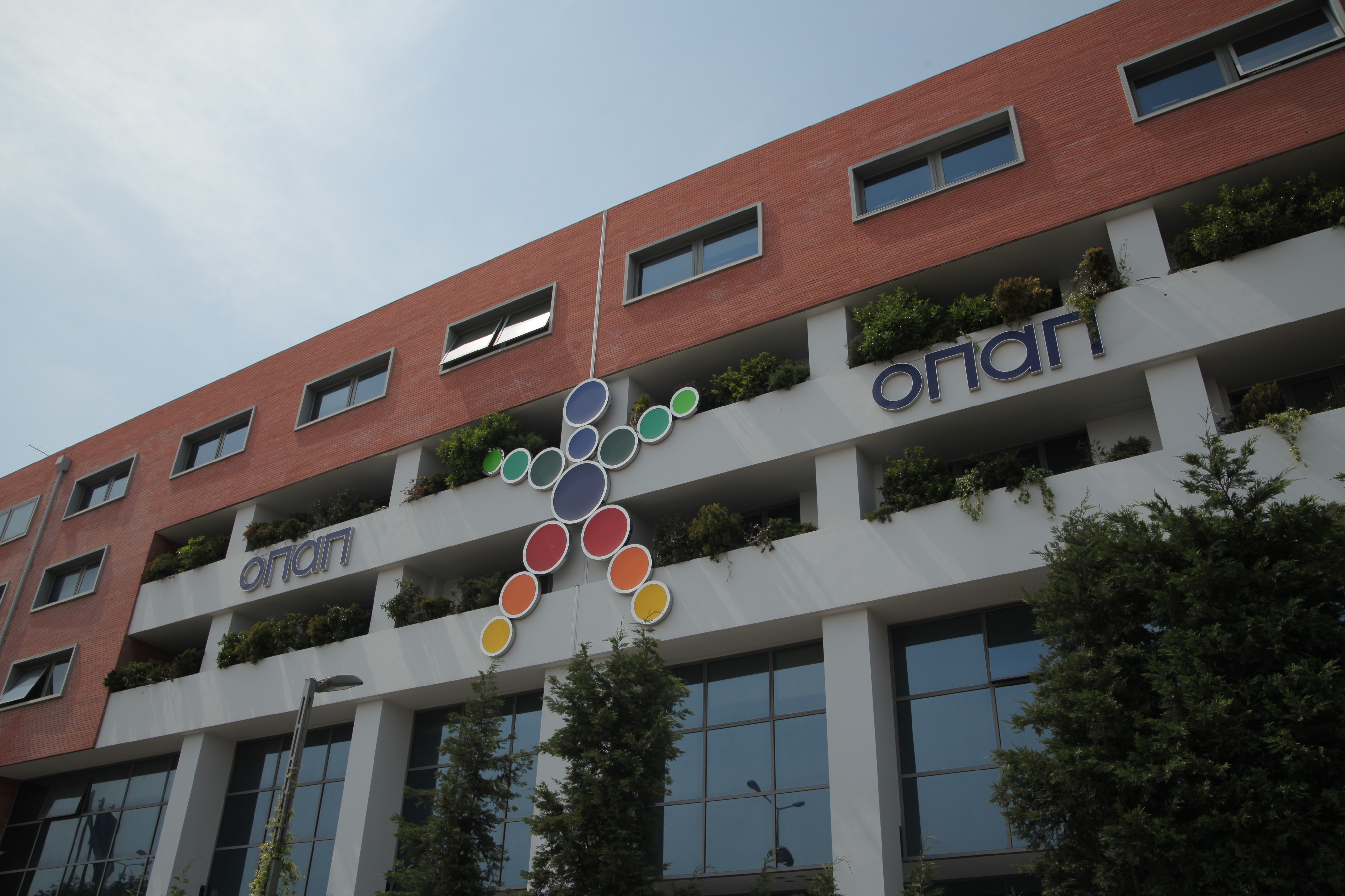 Η UBS εκθειάζει τον ΟΠΑΠ και τη διοίκηση – Προτείνει αγορές