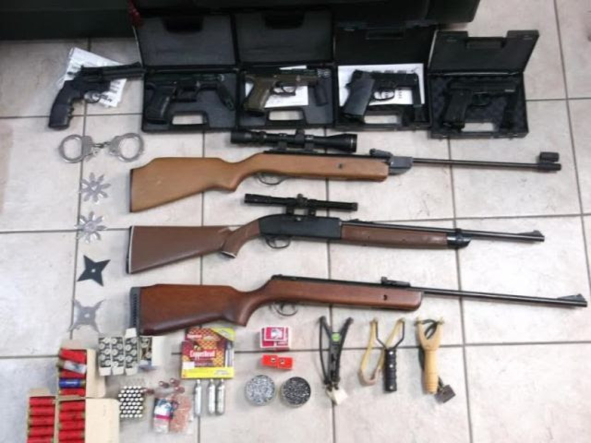 Την είχε δει… νίντζα – Απίστευτο οπλοστάσιο στο σπίτι 44χρονου (ΦΩΤΟ)