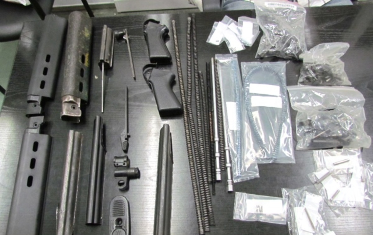 Βρήκαν όπλα ικανά να ξεκινήσουν πόλεμο – Εξαρθρώθηκε σπείρα με πλοκάμια σε Αττική και Εύβοια