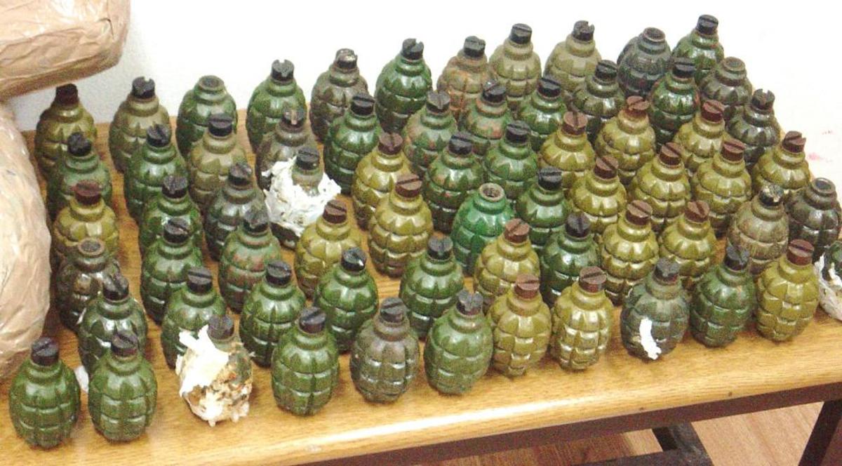 Διακινούσαν όπλα, εκρηκτικά και ναρκωτικά – ΦΩΤΟ