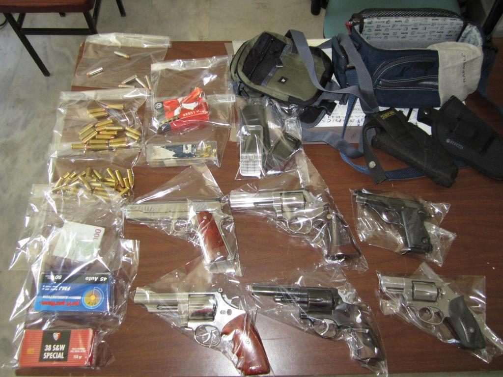 Τα όπλα που βρήκαν στην κατοχή του οι Αστυνομικοί - ΦΩΤΟ ΕΛ.ΑΣ.
