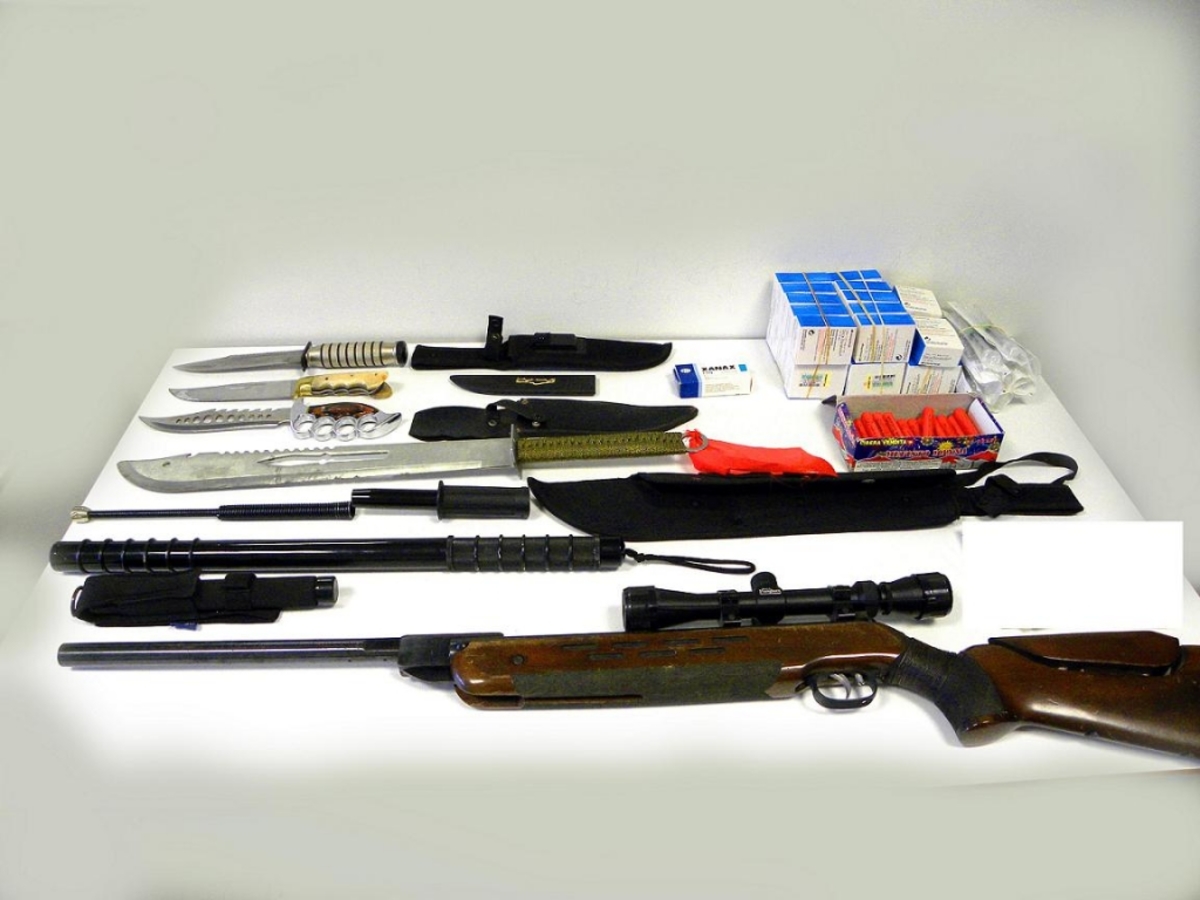 Τα όπλα που βρήκαν οι αστυνομικοί (ΦΩΤΟ ΕΛΛΗΝΙΚΗ ΑΣΤΥΝΟΜΙΑ)