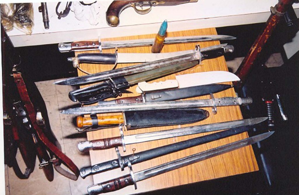 Τα δύο σπίτια έκρυβαν ολόκληρο οπλοστάσιο!