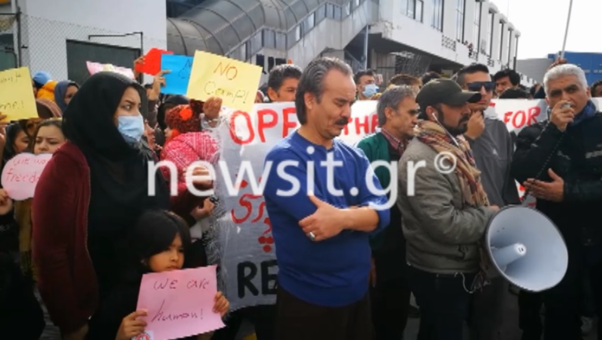 Πρόσφυγες κάνουν απεργία πείνας