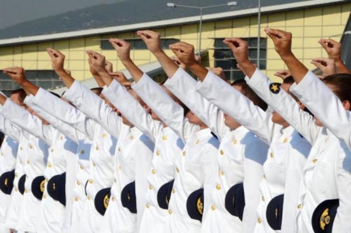 “Γιατί πρέπει να επανέλθει το γένος στις στρατιωτικές σχολές”