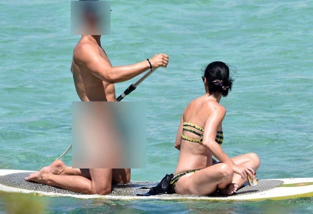 Ολόγυμνος στην παραλία πασίγνωστος ηθοποιός! Πανικός για τα προσόντα του