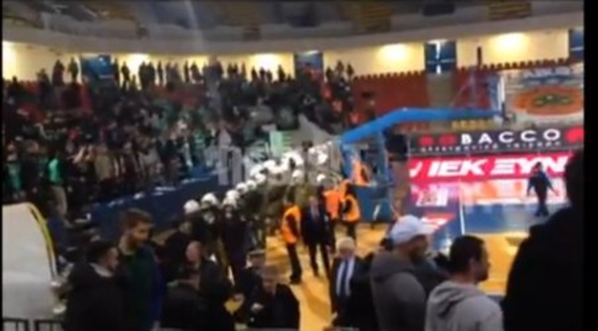 Μικροένταση με οπαδούς