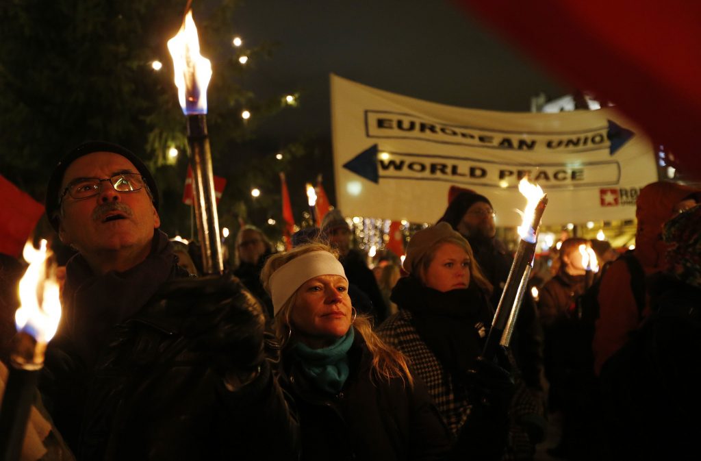 «Η Ε.Ε. δεν αξίζει το Νόμπελ Ειρήνης» – Διαδήλωση στο Όσλο (ΦΩΤΟ)