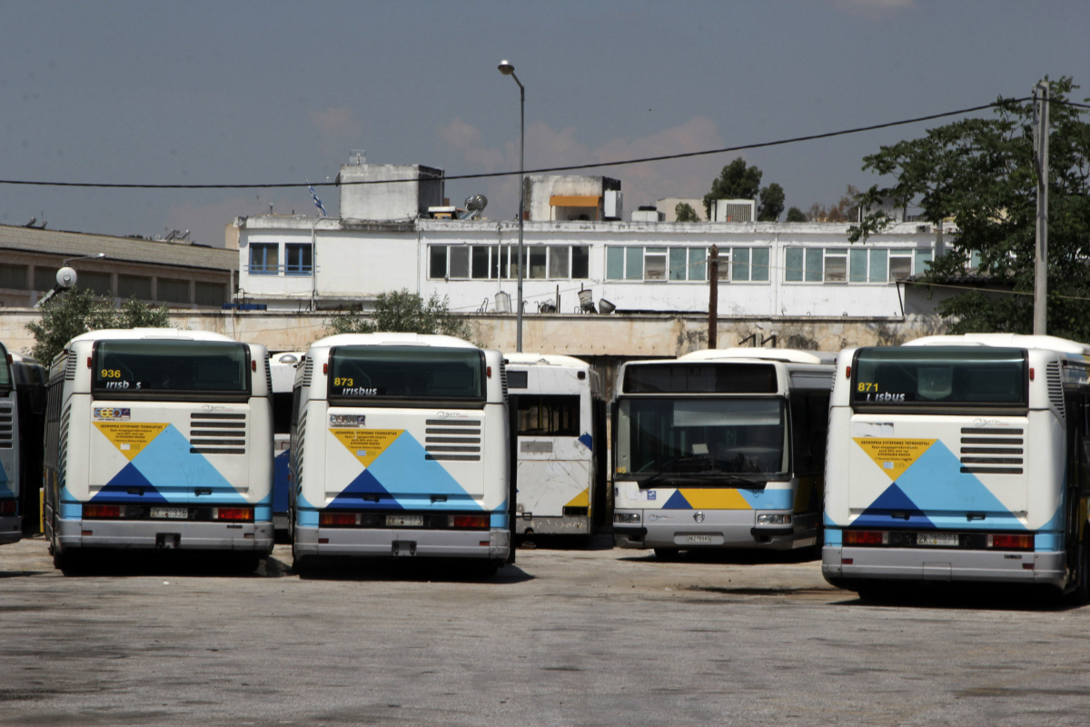 Μπήκαν ξημερώματα στο αμαξοστάσιο του Ρέντη και πέταξαν φειγ βολάν