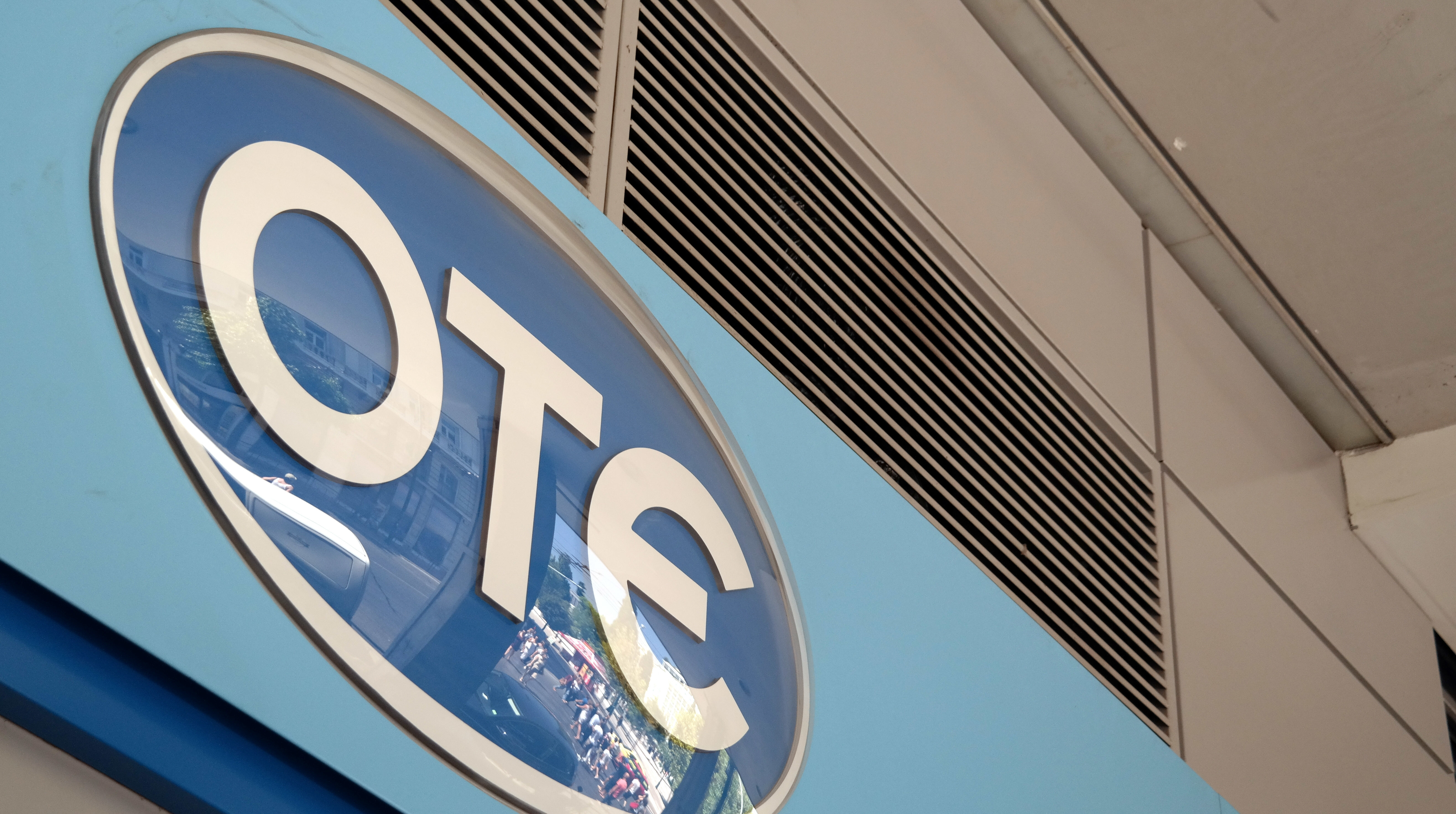 ΟΤΕ και Cosmote μειώνουν το κόστος του σταθερού και κινητού τηλεφώνου