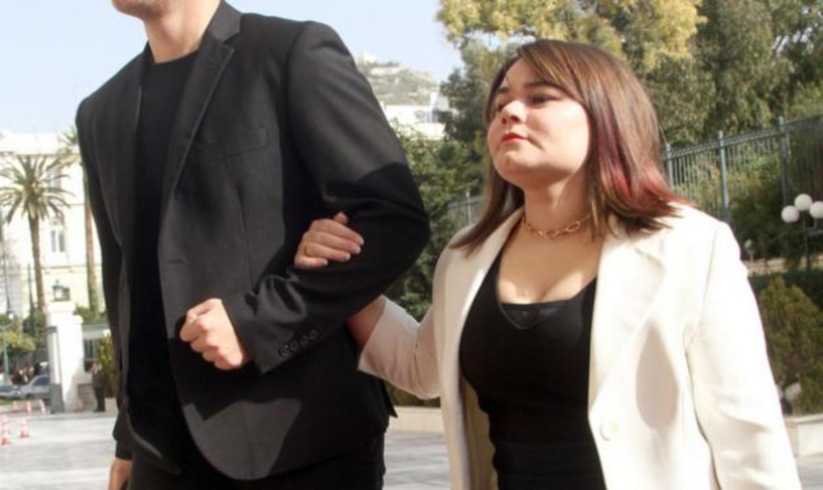 Oυρανία Μιχαλολιάκου: Αγνώριστη και με νέο λουκ στην ορκωμοσία της Βουλής!