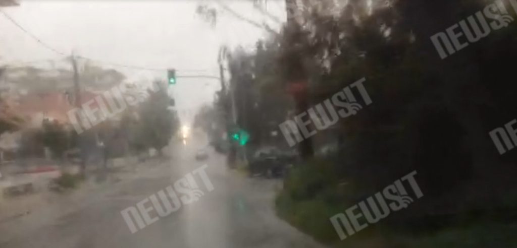 Αττική: Σκοτείνιασε ο ουρανός