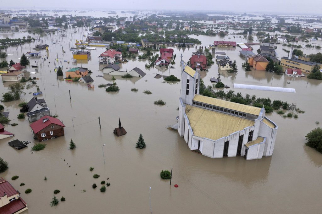 4.000 άτομα εγκατέλειψαν τα σπίτια τους λόγω των πλημμυρών στην Ουγγαρία