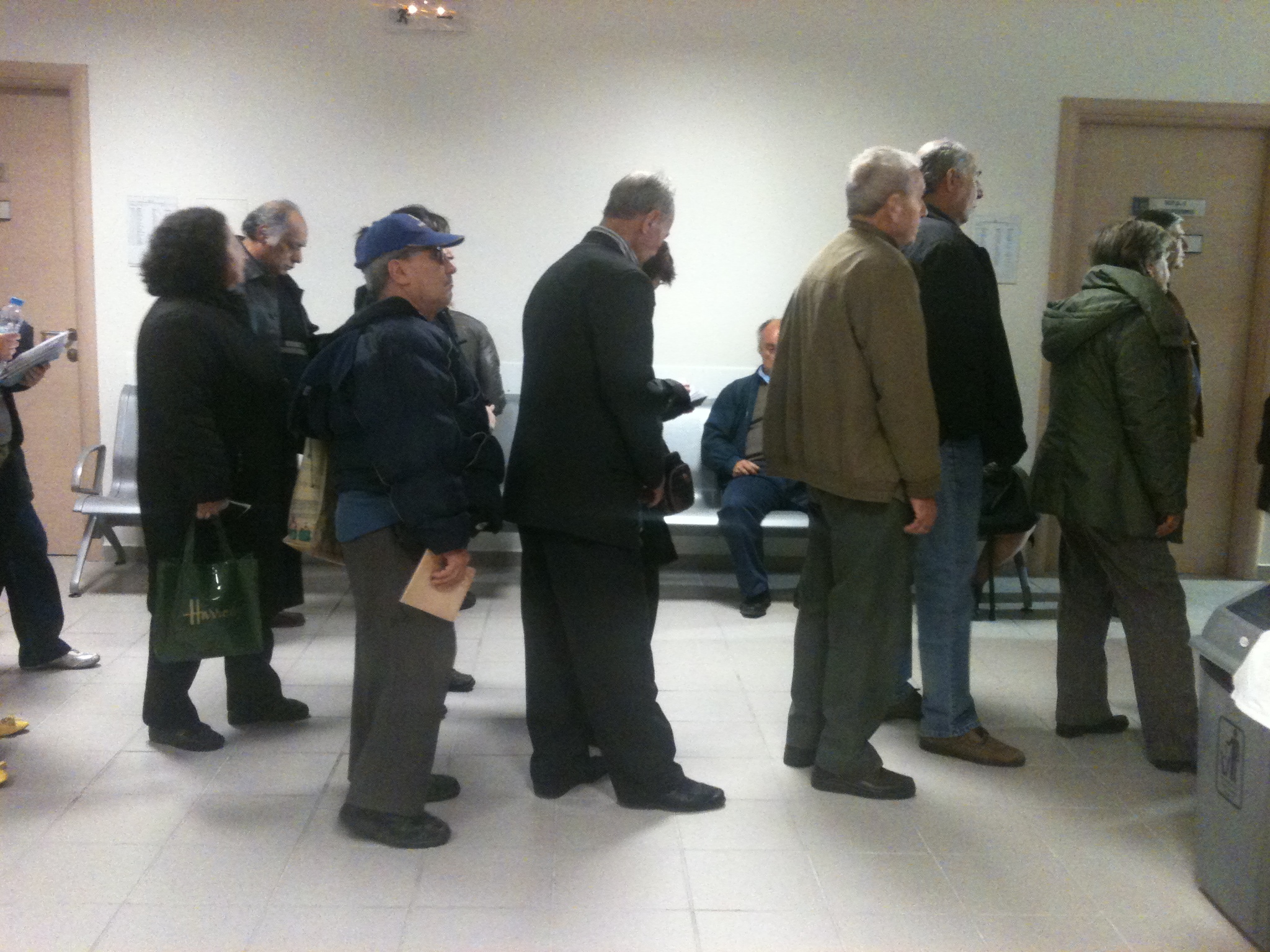 Περιμένουν στην ουρά για ένα ραντεβού ενάμισι μήνα μετα... ΦΩΤΟ NEWSIT