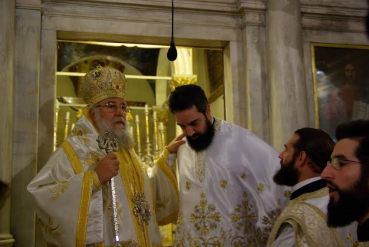 Χειροτονία πρεσβυτέρου απο τον μητροπολίτη Κερκύρας