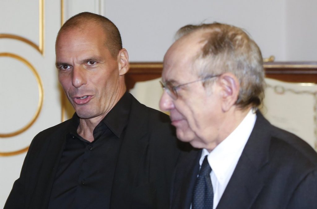 Πεπεισμένος ότι θα βρεθεί λύση για την Ελλάδα ο Ιταλός υπουργός Οικονομικών