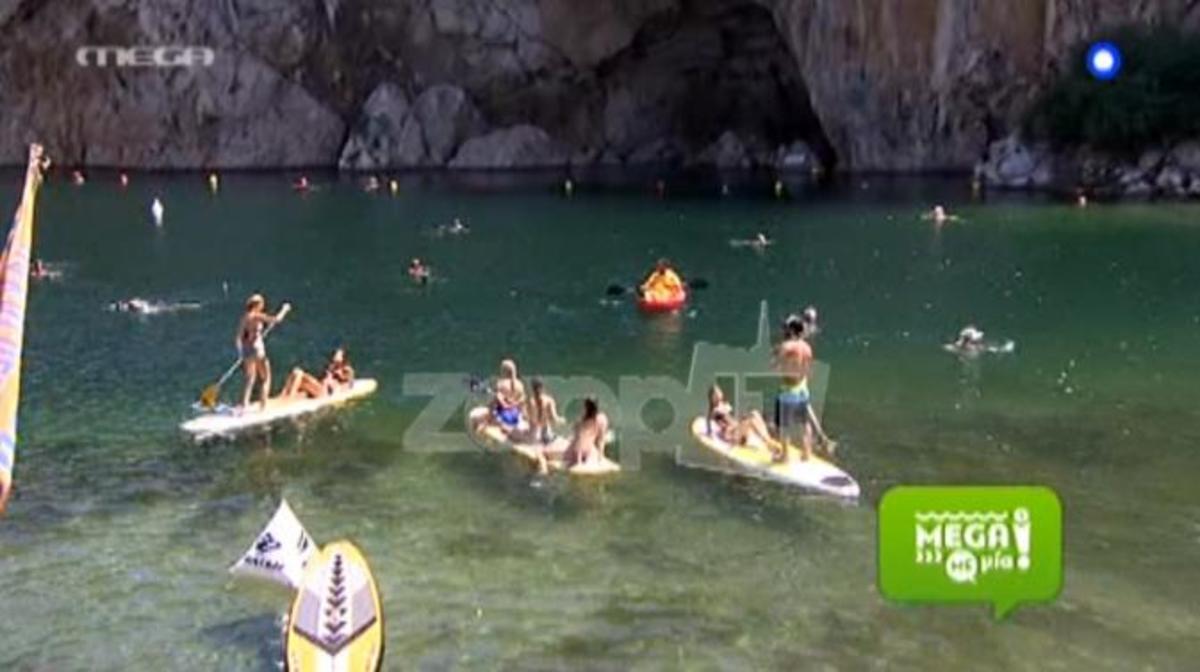 Κορυφαίο στιγμιότυπο! Η Παγιατάκη πέταξε τα ρούχα της και βούτηξε στη λίμνη Βουλιαγμένης! ΒΙΝΤΕΟ