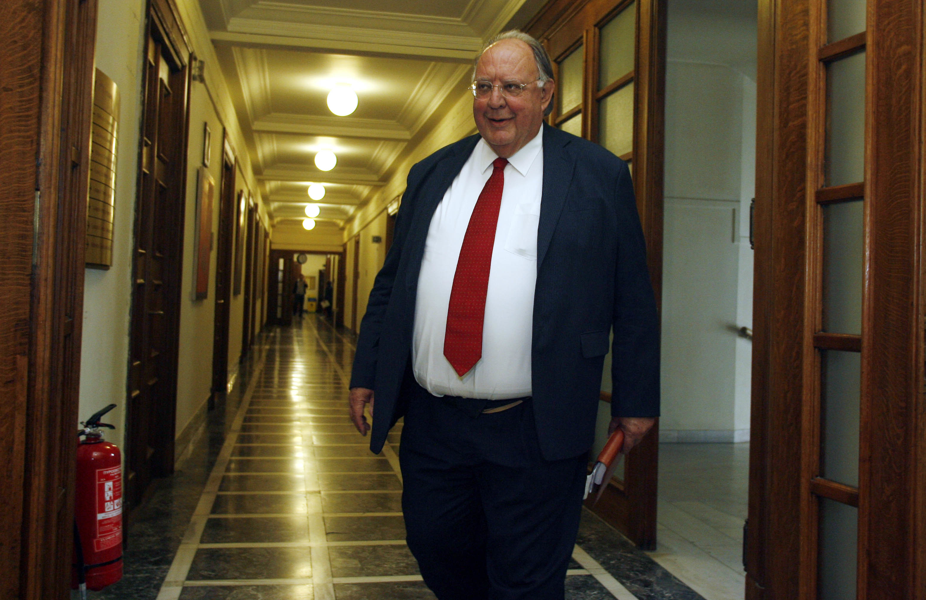 “Αδειάζει” η κυβέρνηση τον Πάγκαλο για τα βέλη του στις Ένοπλες Δυνάμεις