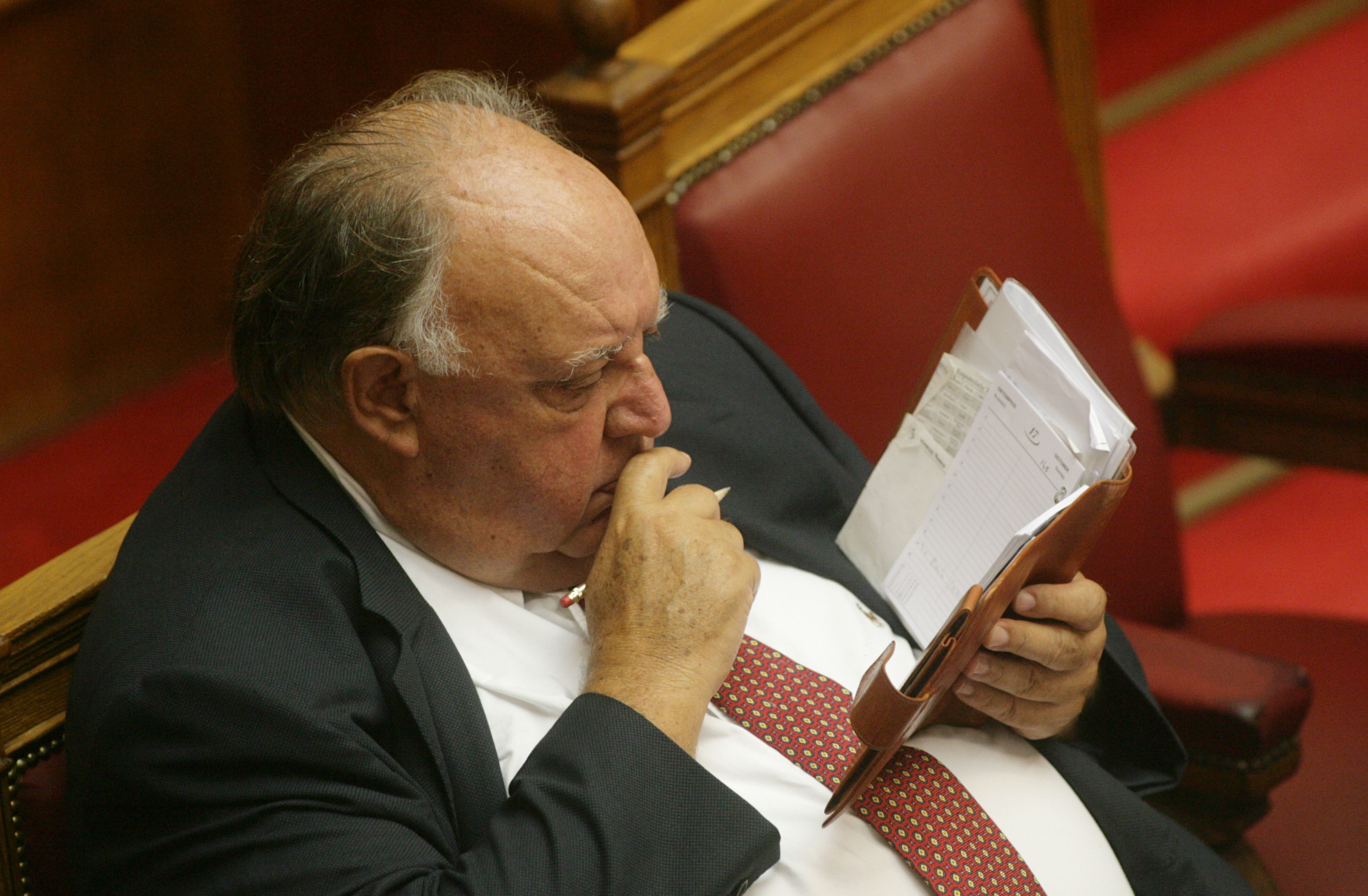 Απάντηση Πάγκαλου για τα 46.000 ευρώ για χρήση κινητών