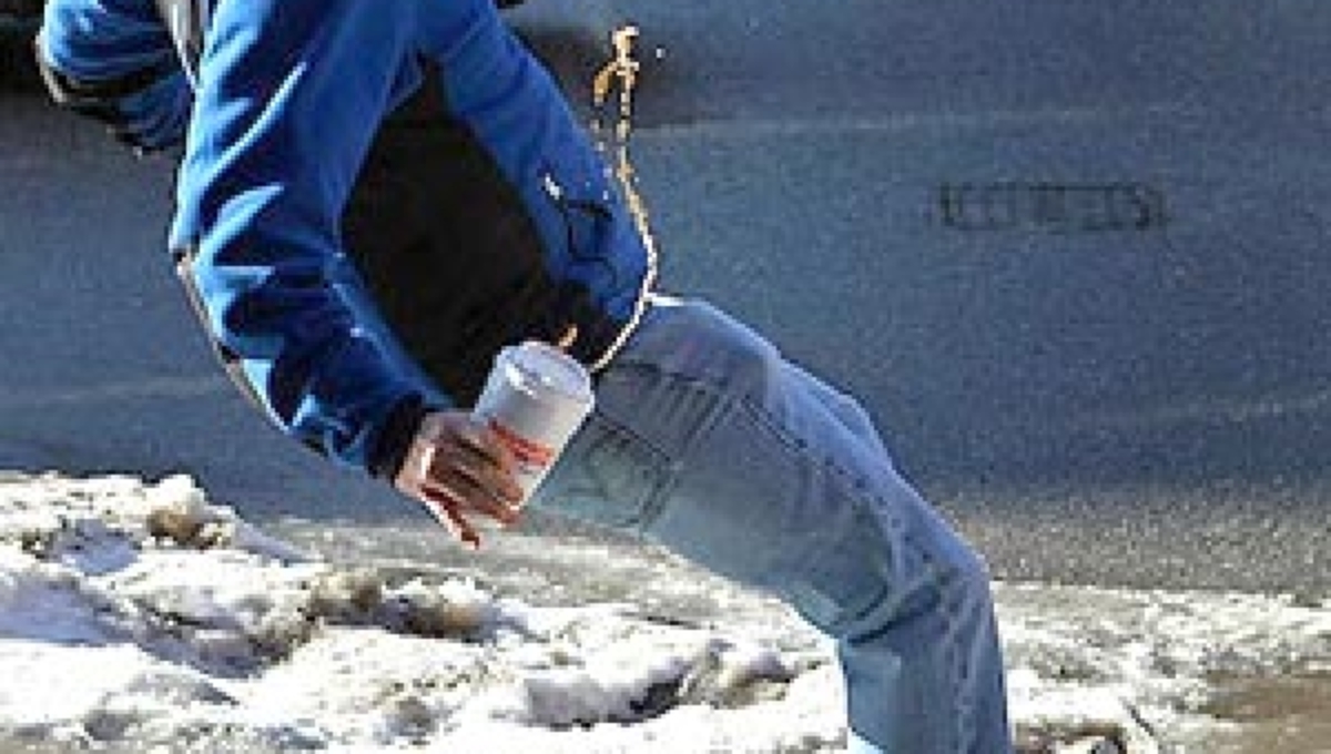 Συμβουλές για ασφαλές περπάτημα στα παγωμένα πεζοδρόμια