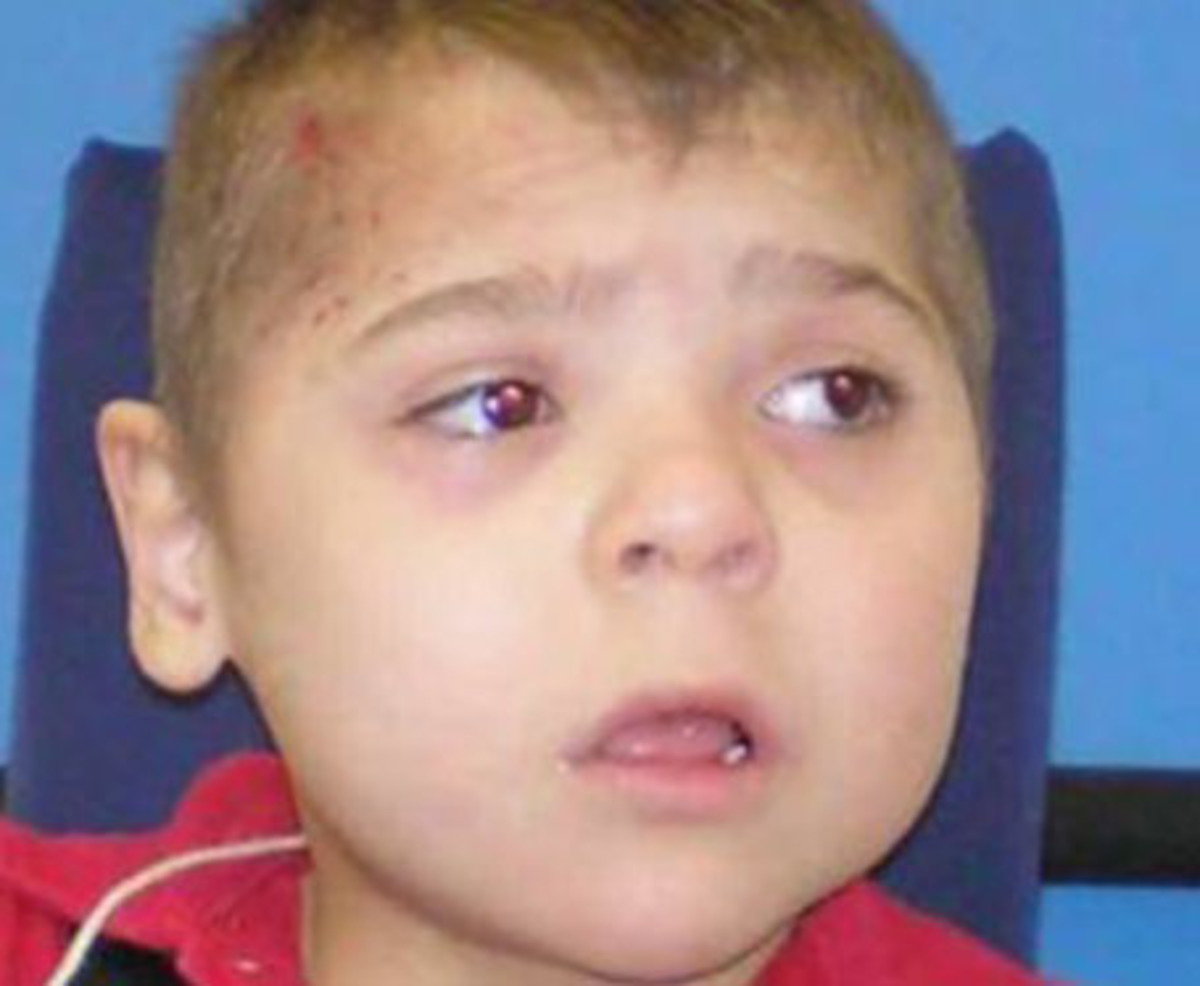 Φρίκη! Αποκεφάλισε το 7χρονο παιδί του και πέταξε το κεφάλι στην άκρη του δρόμου