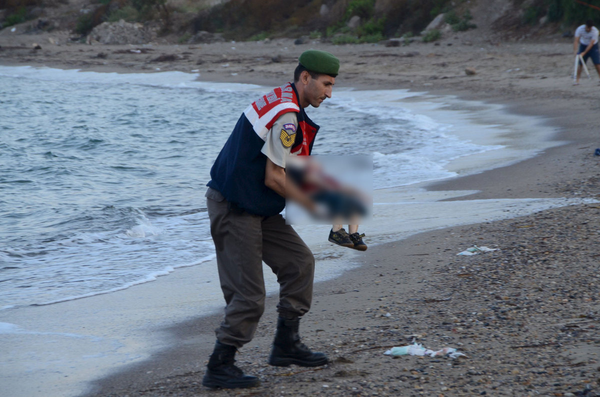 Το μικρό αγόρι – σύμβολο μιας ανείπωτης τραγωδίας