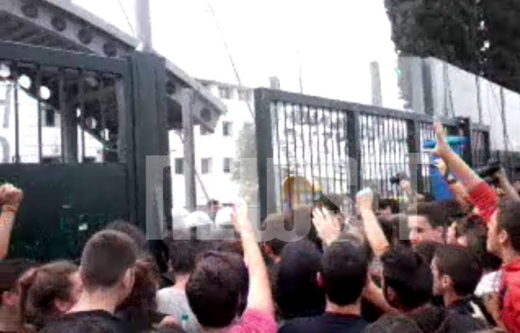 Επέμβαση των ΜΑΤ στο υπουργείο Παιδείας – Συγκέντρωση μαθητών και φοιτητών