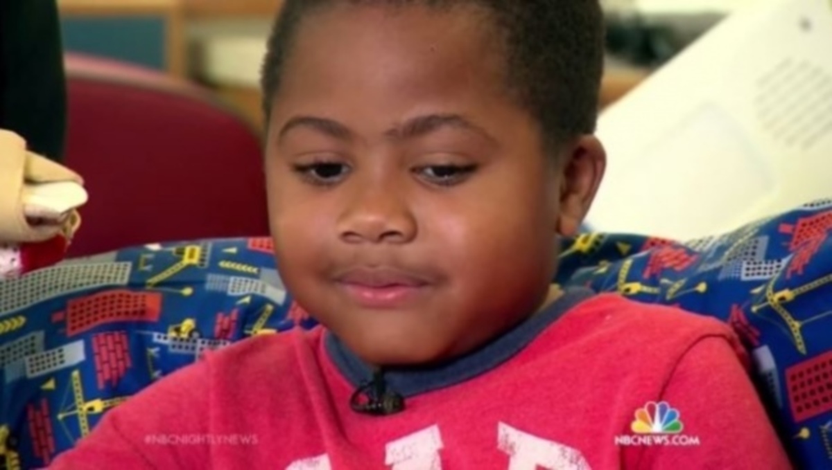 Ιατρικό “θαύμα”: Γεγονός η πρώτη διπλή μεταμόσχευση άνω άκρων σε 8χρονο