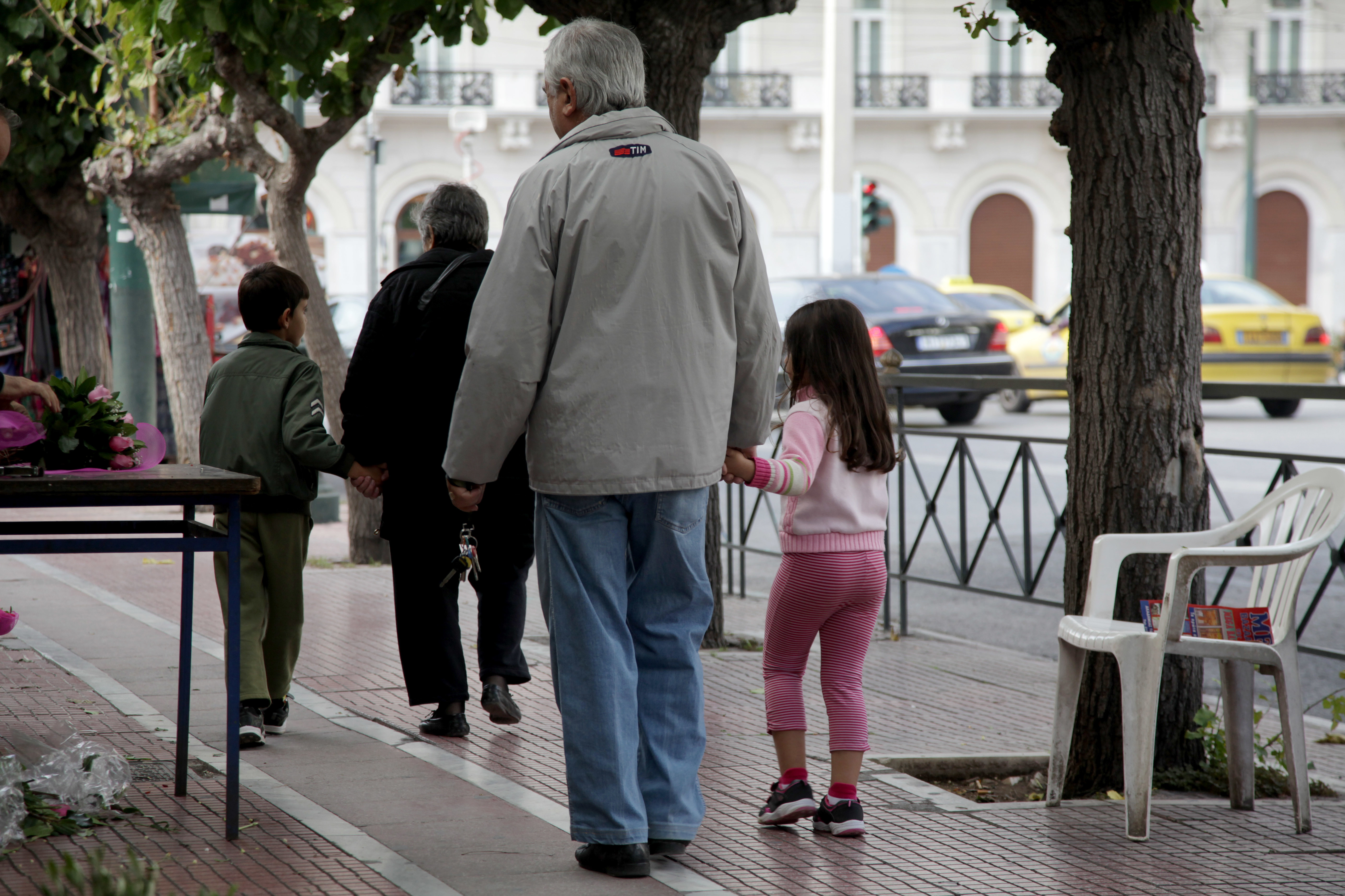 Συνήγορος Πολίτη: Πληθαίνουν οι καταγγελίες για καταπάτηση των δικαιωμάτων των παιδιών λόγω κρίσης