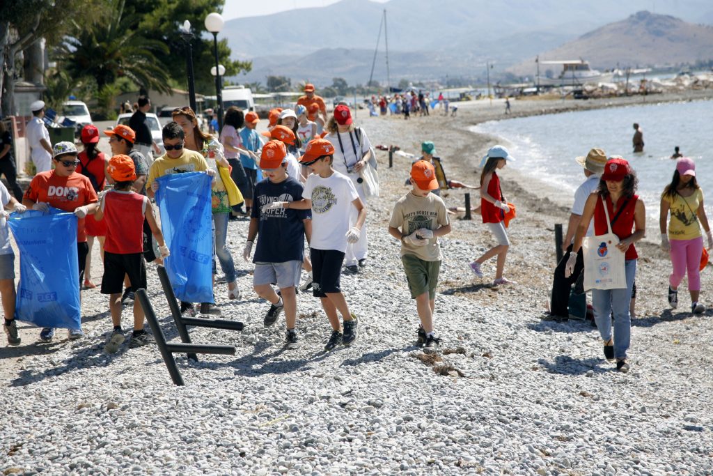 Εκατοντάδες παιδιά κινδυνεύουν να μείνουν στο δρόμο – 32 φορείς δεν αντέχουν την κρίση