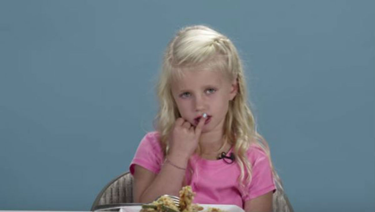 Οι αντιδράσεις μικρών παιδιών, όταν δοκιμάζουν εξωτικά φαγητά!