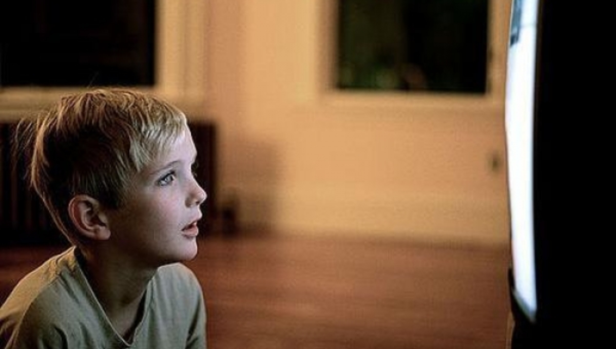 Τι μπορεί να πάθει ένα παιδί που βλέπει συνέχεια τηλεόραση;
