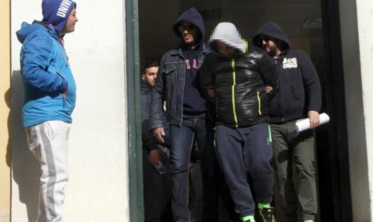 “Είναι όλα ψέματα”, λέει ο πατέρας του 40χρονου παιδόφιλου – Βίντεο