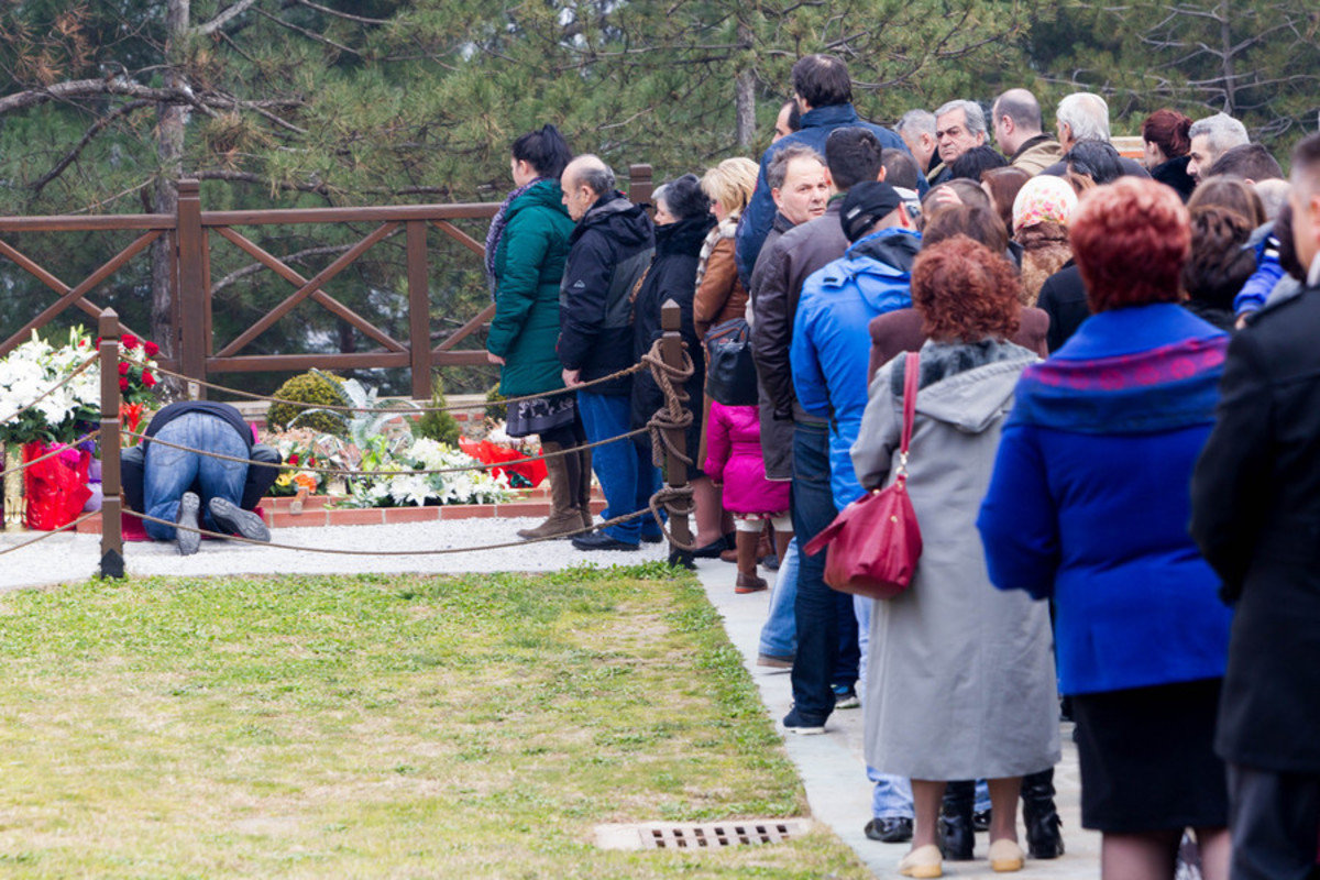 Ουρές από προσκυνητές στον τάφο του Άγιου Παϊσιου