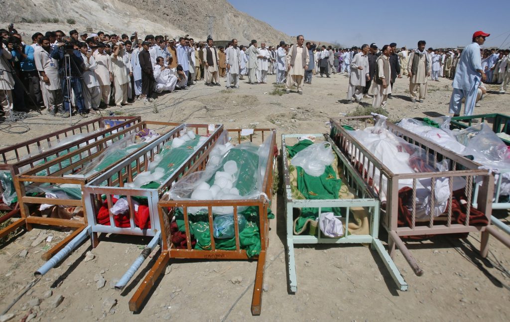 Λουτρό αίματος στο Πακιστάν – Εκτέλεσαν εν ψυχρώ 13 ανθρώπους