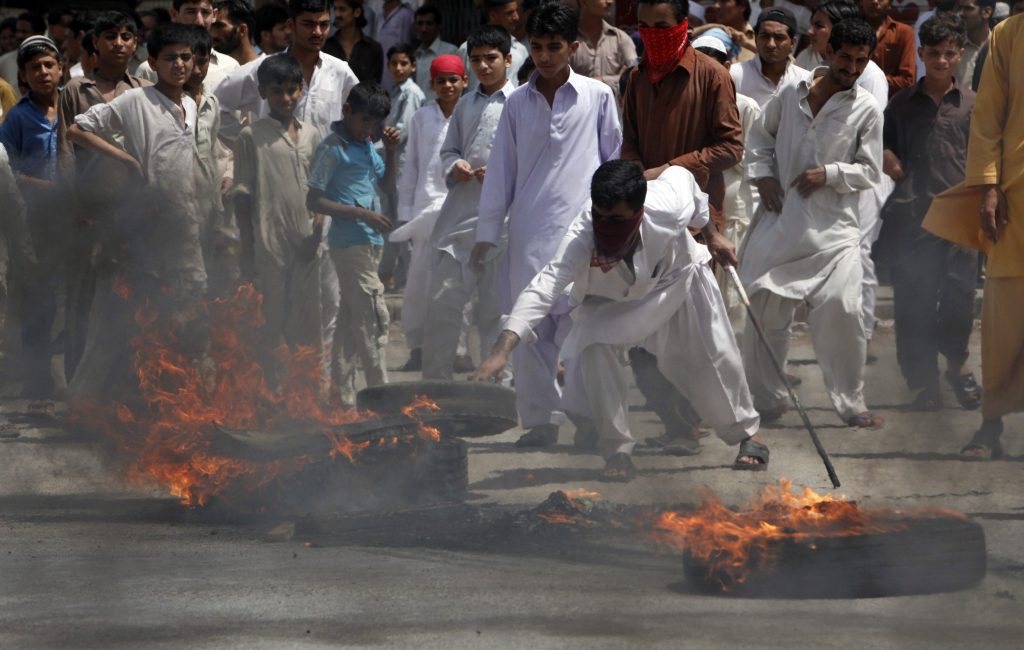 Καθημερινό είναι το φαινόμενο οδομαχιών στο Πακιστάν με θύματα άμαχους πολίτες. ΦΩΤΟ REUTERS
