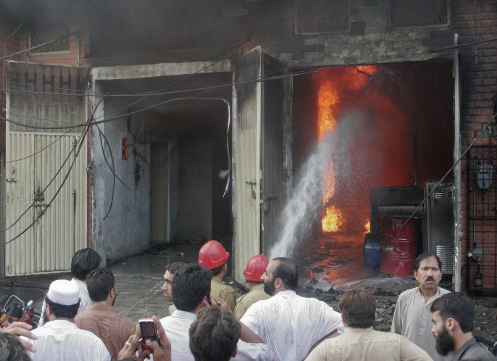 Τραγωδία στο Πακιστάν: πυρκαγιά με 63 νεκρούς