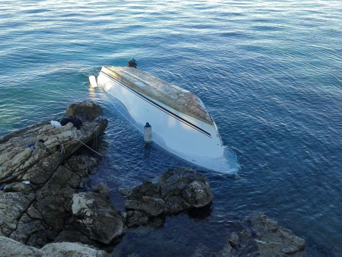 Από το ναυάγιο με τους 12 νεκρούς - ΦΩΤΟ EUROKINISSI