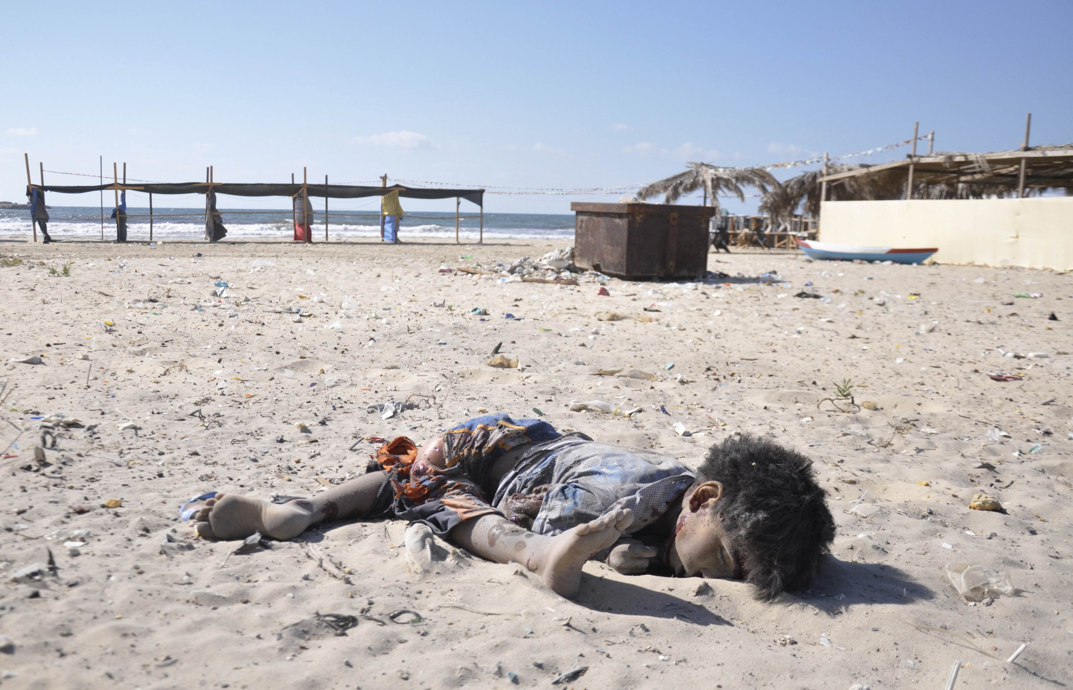 Θρήνος για 4 παιδιά που σκοτώθηκαν στην παραλία της Γάζας, ενώ έπαιζαν ποδόσφαιρο! (ΦΩΤΟ)