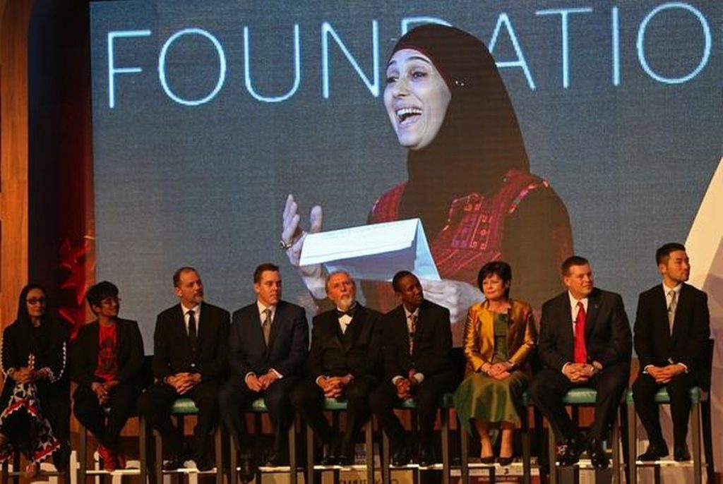 Σε Παλαιστίνια που διδάσκει σε προσφυγικό καταυλισμό το “Νομπέλ των Δασκάλων”