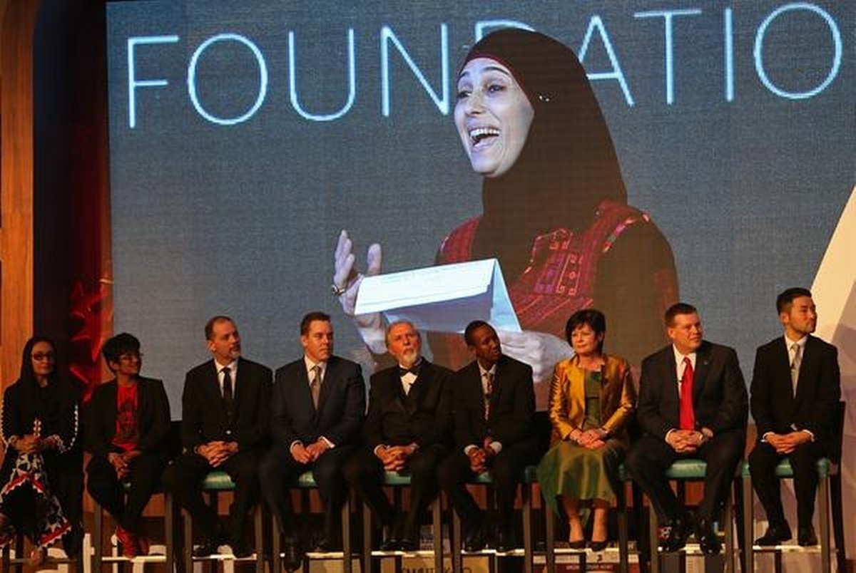 Σε Παλαιστίνια που διδάσκει σε προσφυγικό καταυλισμό το “Νομπέλ των Δασκάλων”