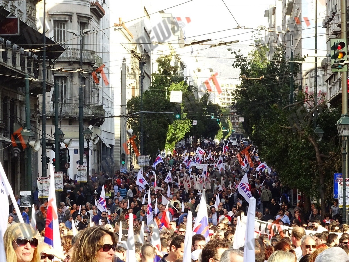 Ασφαλιστικό: ΠΑΜΕ και αγρότες έστειλαν “μήνυμα” για την Κυριακή! 10.000 διαδηλωτές στην πορεία (ΒΙΝΤΕΟ & ΦΩΤΟ)