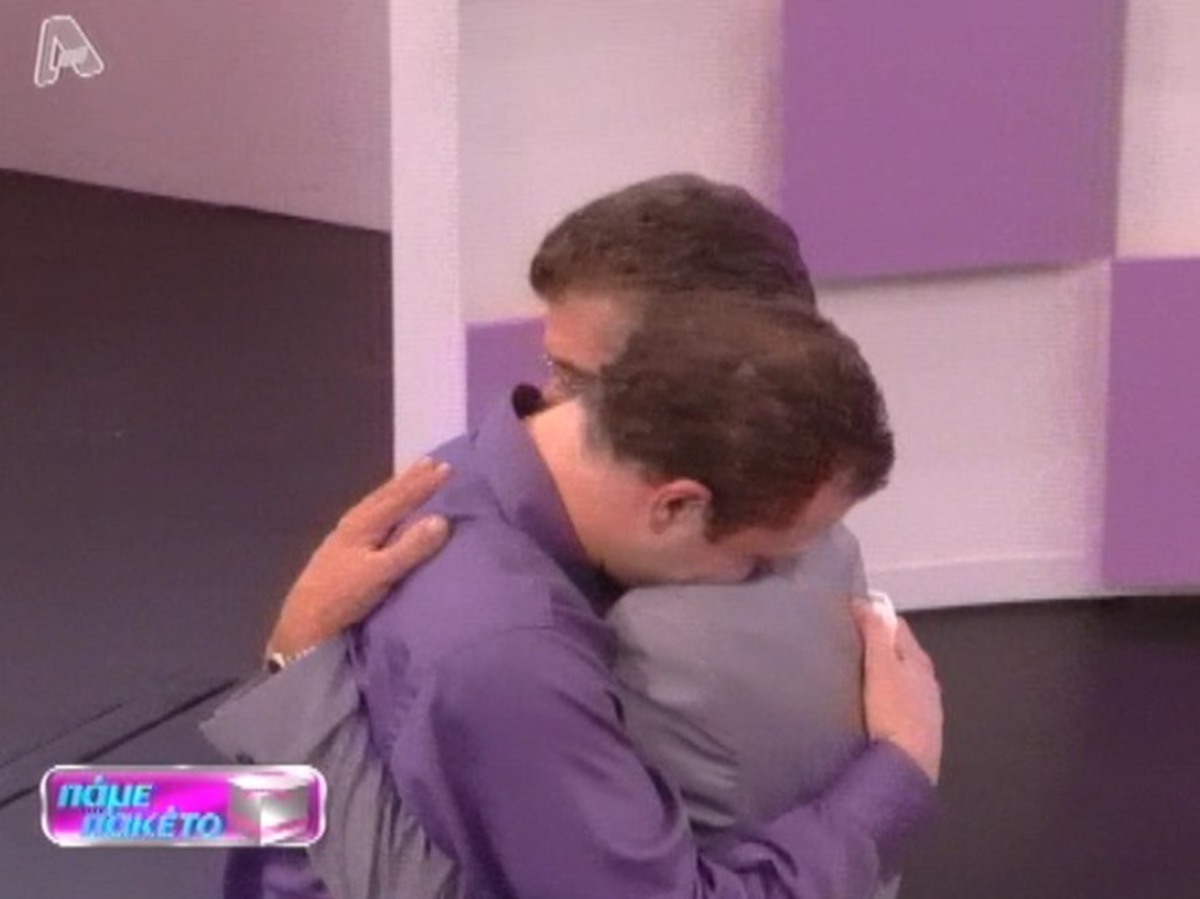 Βρήκε τον πατέρα του μετά από 24 χρόνια και γνώρισε τον αδερφό του!